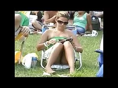 El mirón de videos caseros de trios xxx vidrio de Tom lo ve pisoteando el latín.