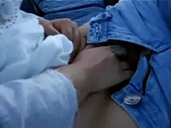 Chica se enfrenta cara a cara con trios bisexuales casero su bebé