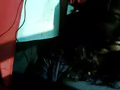 Adolescente toma una videos porno trios caseros entrevista privada con el pene en el cuello.